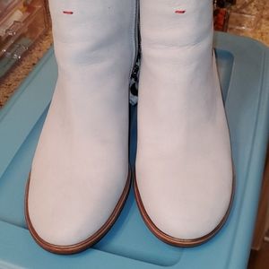 NWOT - Ellen Degeneres Boots